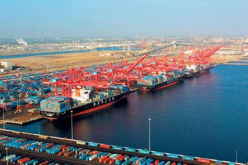 運(yùn)輸量猛增使美國(guó)海港的物流供應(yīng)鏈過(guò)度緊張