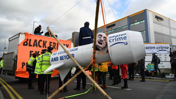 抗議組織封鎖亞馬遜倉(cāng)庫(kù)，黑五網(wǎng)一包裹運(yùn)輸將受影響