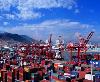 上海港口逐步解封中，國際海運費止跌反彈